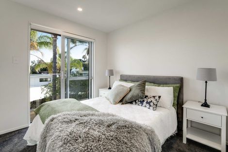 Photo of property in 9/15 Sea Vista Avenue, Beach Haven, Auckland, 0626