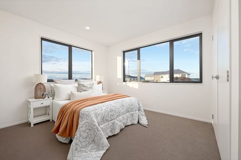 Photo of property in 32 Mcwhirters Farm Lane, Massey, Auckland, 0614
