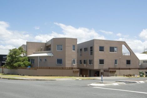 Photo of property in 2/50 May Street, Mount Maunganui, 3116