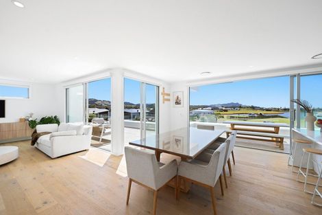 Photo of property in 8 Awatea Drive, Whitianga, 3510