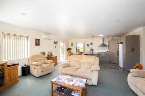 Photo of property in 9a Simons Street, Moturoa, New Plymouth, 4310