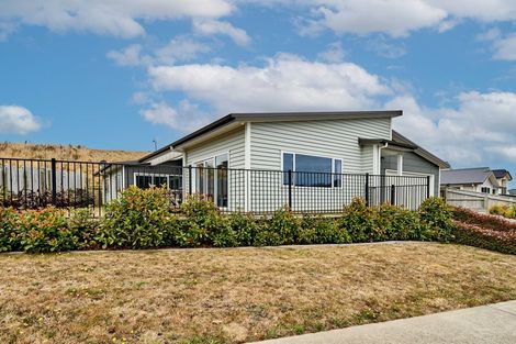 Photo of property in 107 Queen Charlotte Drive, Aotea, Porirua, 5024