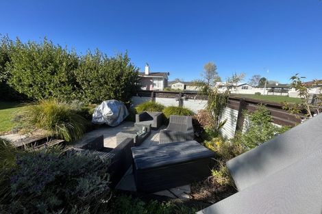 Photo of property in 2 Mcduff Place, Havelock North, 4130