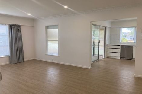 Photo of property in 1/2 Kurnell Drive, Botany Downs, Auckland, 2010