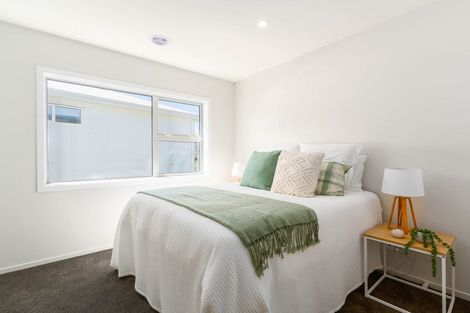 Photo of property in 9 Pine Hill Rise, Glenside, Wellington, 6037