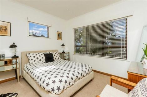 Photo of property in 33 Tui Glen Road, Birkenhead, Auckland, 0626