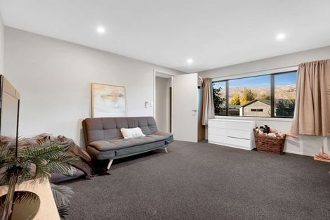 Photo of property in 71 Stratford Drive, Mount Pisa, Cromwell, 9383