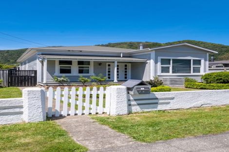 Photo of property in 24 York Street, Picton, 7220