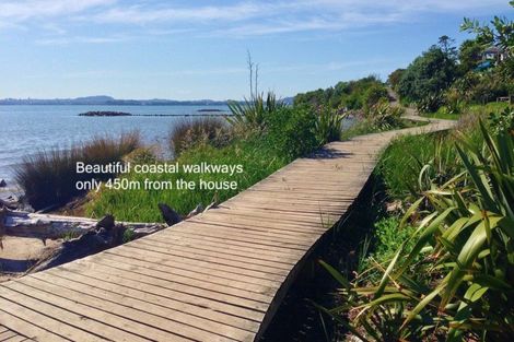 Photo of property in 22 Rewarewa Road, Te Atatu Peninsula, Auckland, 0610