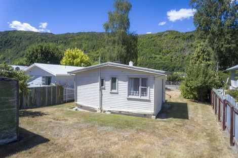 Photo of property in 44 Centennial Avenue, Arrowtown, 9302