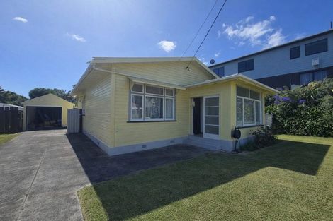 Photo of property in 2 Cambridge Street, Gonville, Whanganui, 4501