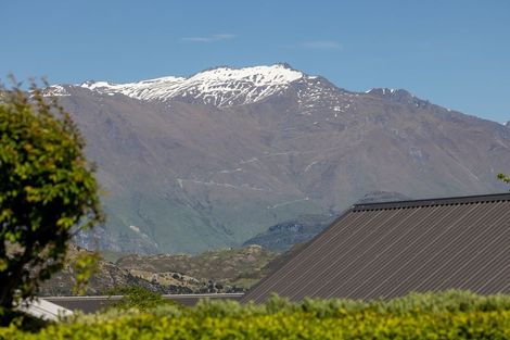 Photo of property in 5 Centre Crescent, Wanaka, 9305