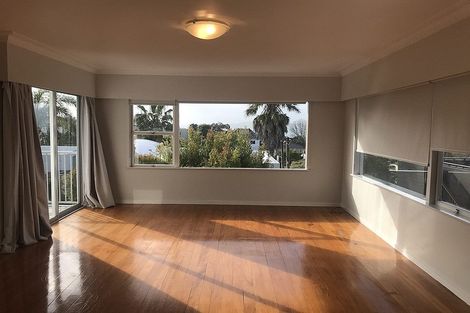 Photo of property in 1/37 Parr Terrace, Castor Bay, Auckland, 0620