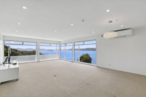 Photo of property in 4 Tai Paku Paku Road, Karaka Bays, Wellington, 6022