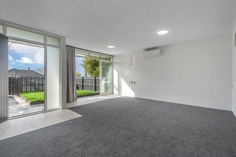 Photo of property in 1/86 Sylvan Avenue, Northcote, Auckland, 0627