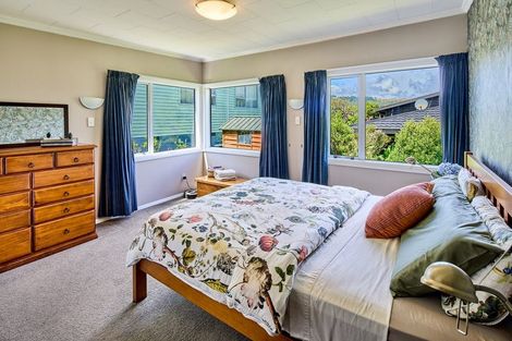 Photo of property in 35 Lincoln Avenue, Tawa, Wellington, 5028