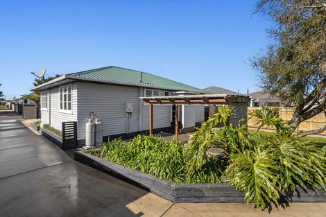 Photo of property in 15 Matai Street, Edgecumbe, 3120