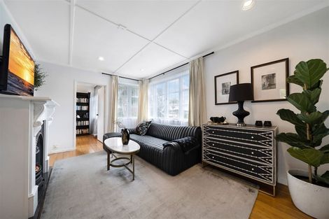 Photo of property in 19 Blacklock Avenue, Henderson, Auckland, 0612