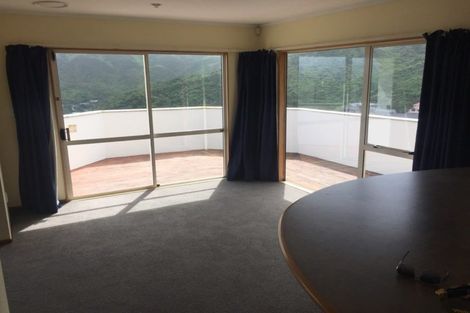 Photo of property in 6 Kapil Grove, Khandallah, Wellington, 6035