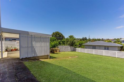 Photo of property in 25 Advene Road, Cockle Bay, Auckland, 2014