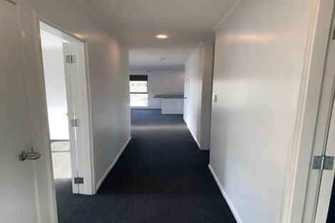 Photo of property in 13 Lendenfeld Drive, Papatoetoe, Auckland, 2025