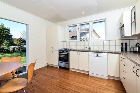 Photo of property in 12 Holland Road, Fairfield, Hamilton, 3214