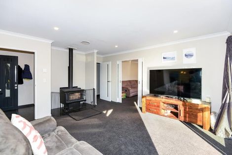 Photo of property in 6 Dundee Close, Darfield, 7510