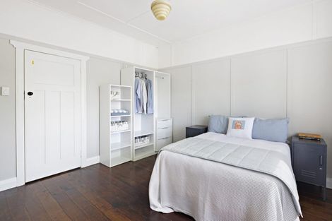 Photo of property in 32 Mills Road, Brooklyn, Wellington, 6021