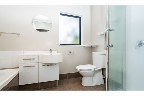 Photo of property in 100 Moire Road, West Harbour, Auckland, 0618