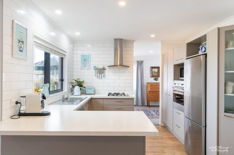 Photo of property in 19 Kelso Grove, Kelson, Lower Hutt, 5010