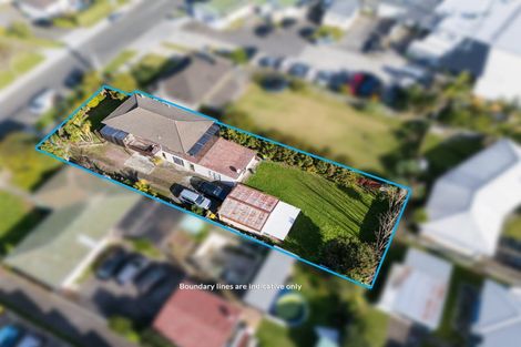 Photo of property in 4 Roberts Road, Te Atatu South, Auckland, 0610