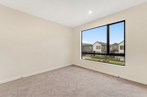 Photo of property in 10 Babos Avenue, Kumeu, 0810
