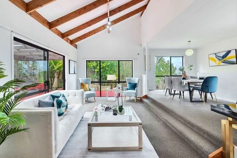 Photo of property in 1/15 Kupari Place, Totara Vale, Auckland, 0629