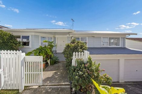 Photo of property in 34 Marlborough Avenue, Glenfield, Auckland, 0629