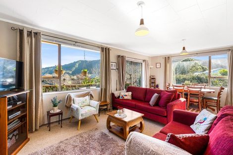 Photo of property in 1/21 Roband Crescent, Brown Owl, Upper Hutt, 5018