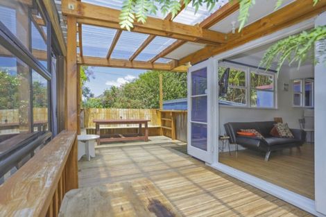 Photo of property in 21 Omokoroa Road, Omokoroa, 3114