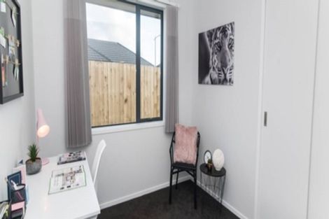 Photo of property in 15 Vogwill Road, Kumeu, 0810