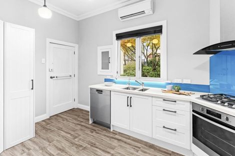 Photo of property in 241 Bay View Road, Saint Clair, Dunedin, 9012