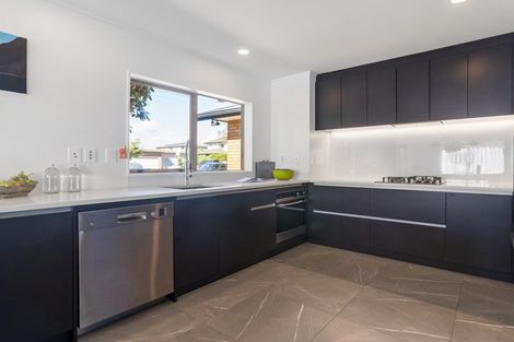 Photo of property in 47 Crawford Avenue, Mangere Bridge, Auckland, 2022