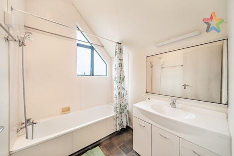 Photo of property in 2/74 Waiwhetu Road, Waiwhetu, Lower Hutt, 5010