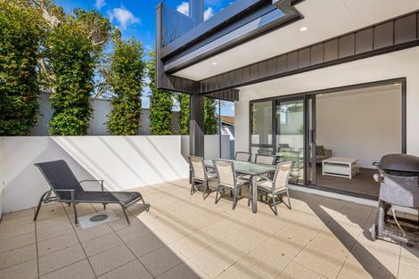 Photo of property in 39 Hyde Road, Rothesay Bay, Auckland, 0630