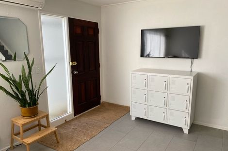 Photo of property in 3/100 Lyall Parade, Lyall Bay, Wellington, 6022