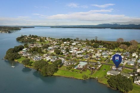 Photo of property in 32 Roretana Drive, Athenree, Waihi Beach, 3177