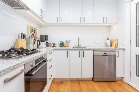 Photo of property in 44 Aurora Terrace, Kelburn, Wellington, 6012