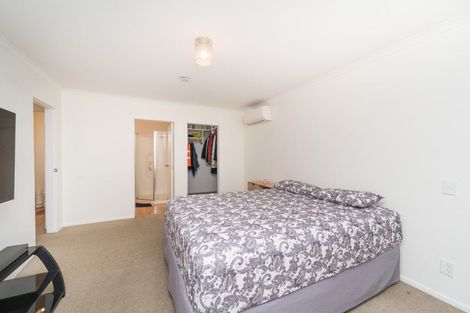 Photo of property in 15 Orlando Way, Kelvin Grove, Palmerston North, 4414