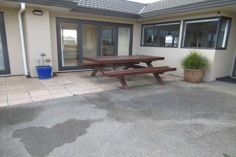 Photo of property in 37 Guildford Drive, Paraparaumu, 5032