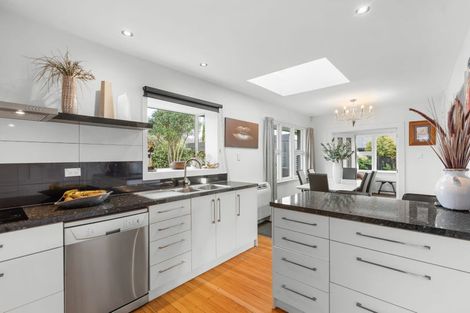 Photo of property in 21 Greendale Avenue, Avonhead, Christchurch, 8042