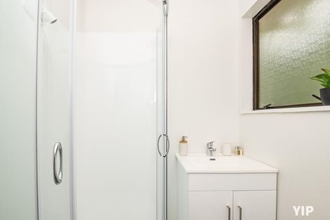 Photo of property in 27a Fernhaven Grove, Newlands, Wellington, 6037