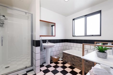 Photo of property in 1 Alpha Close, Wanaka, 9305