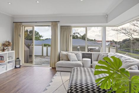 Photo of property in 1 Orlando Close, Frankleigh Park, New Plymouth, 4310